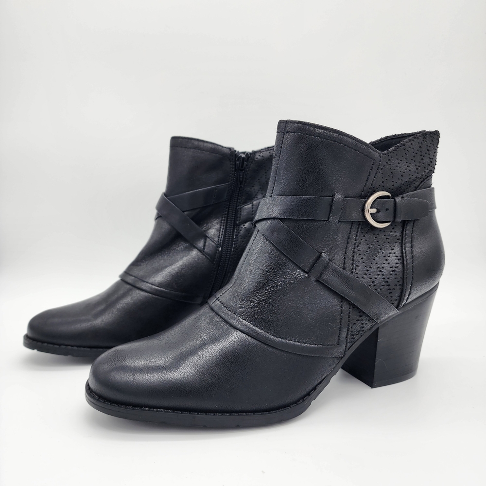 Bare Traps Launa Faux Leather Perforated Design Buckle Booties Size 8.5 NEW